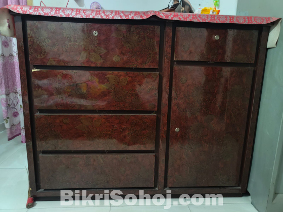 একটি ওয়ারড্রব বিক্রি করতে চাই